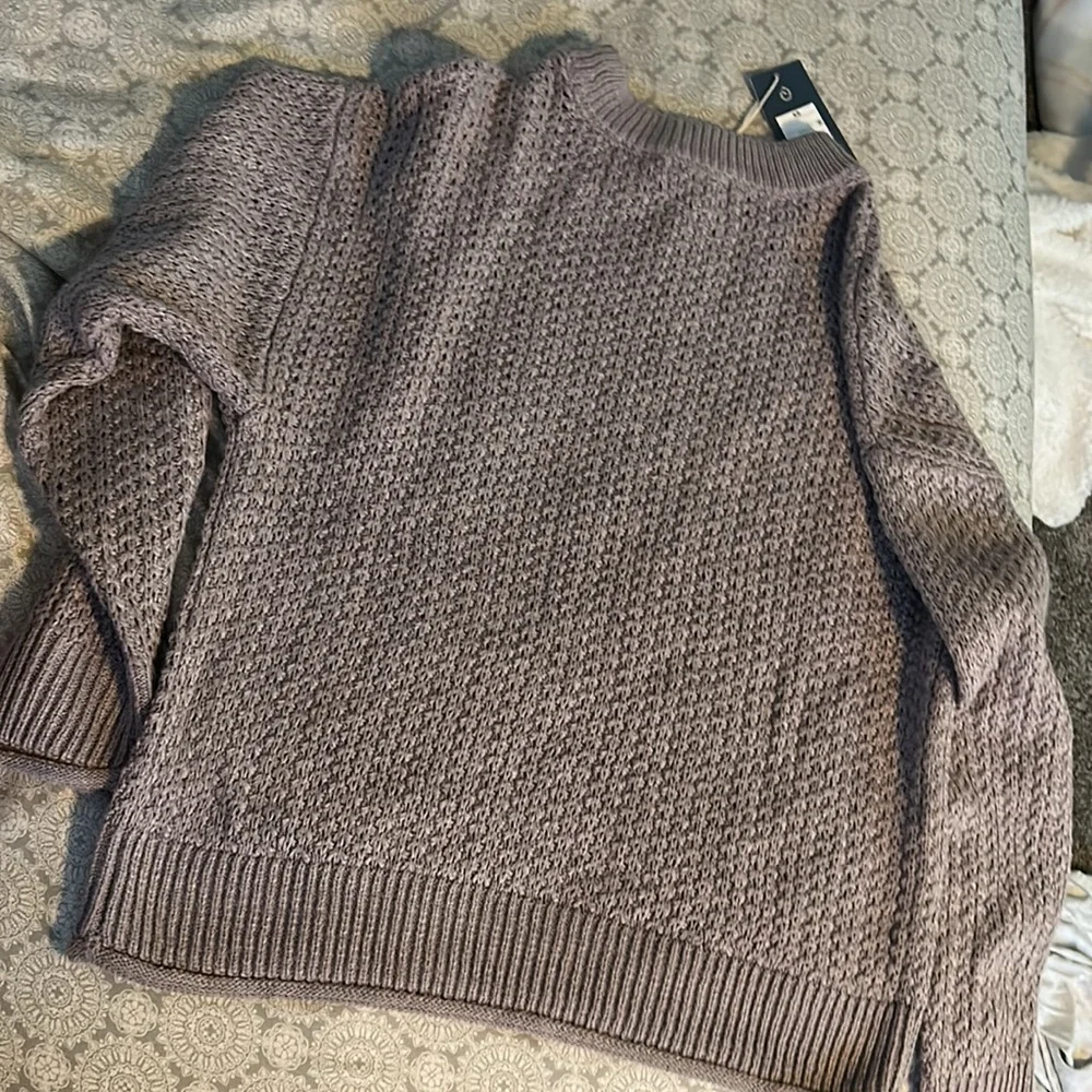 Universal Thread Goods sweater - Picture 2 of 2